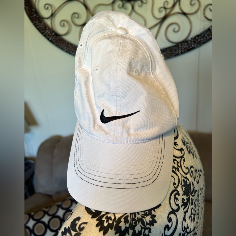 Nike hat white unisex